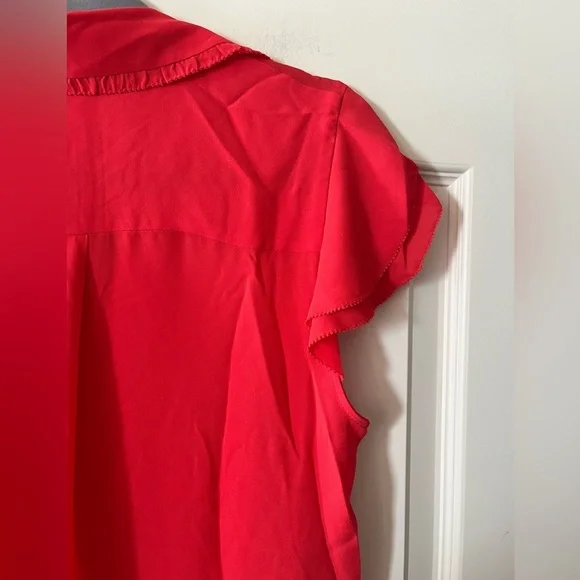 T Tahari Women's Reddish Orange Button-Down Blouse Flutter Sleeves Size Small - Picture 3 of 15
